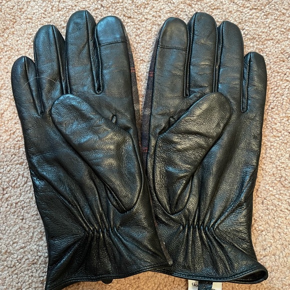 Gloves - Picture 3 of 3